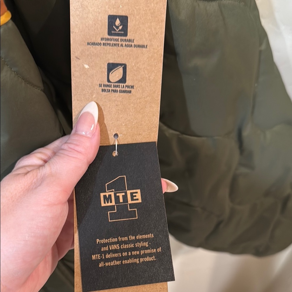 Vans women’s Quilted Jacket - Orange and Green - Picture 6 of 8